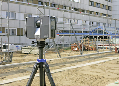 <p>
</p>

<p>
<span class="GVAbbildungszahl">9</span>
 3D-Laserscanner tasten mithilfe einer Spiegeloptik und eines Laserstrahls Objekte in Sekundenschnelle automatisch ab. 
</p> - © Laser Scanning Architecture

