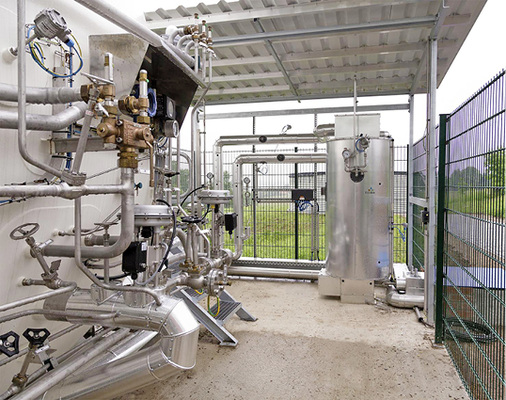 
4
 Innovationstechnologie in der Praxis: Der von Eco ice Kälte speziell entwickelte Wärmeübertrager ermöglicht es, die bei der Regasifizierung von Flüssigerdgas frei werdende Kälteleistung zu nutzen. Die Technologie wurde mit dem Deutschen Kältepreis 2016 ausgezeichnet und 2017 patentiert. 



