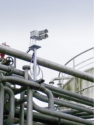 
2
 Wärmebildkamera Pyroview eingehaust in ein Wetterschutzgehäuse.



