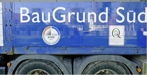 
4
 Erdwärmesondenbohrungen werden über die Bundesprogramme nur gefördert, wenn das ausführende Unternehmen nach DVGW-Arbeitsblatt W 120-2 zertifiziert ist und ein verschuldensunabhängiger Versicherungsschutz besteht. 



