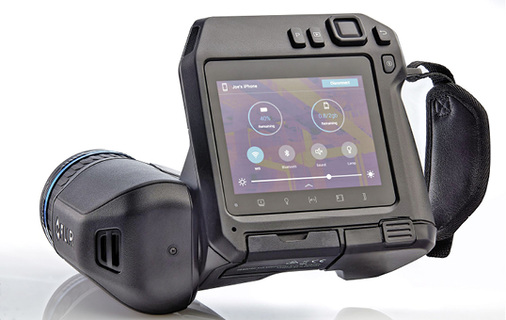 
2
 Kameradesign-Konzepte jenseits der Pistolen- oder Camcorder-Bauform versprechen eine einfachere Bedienung und mehr Ergonomie. 



