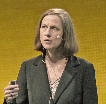 
8
 Doreen Kalz: „Die Reduktion des Verbrauchs an fossilen Rohstoffen für die Raumwärmeerzeugung und Trinkwassererwärmung ist ein wichtiger Hebel zum Erreichen der umwelt- und klimaschutzbezogenen Ziele. Wo heute im Gebäudebestand noch Öl, Gas oder Kohle die Wärmeversorgung dominieren, ist in den nächsten Jahren eine Umstellung auf nichtfossil betriebene Wärmeversorgungsanlagen zu erwarten und anzustreben.“ 



