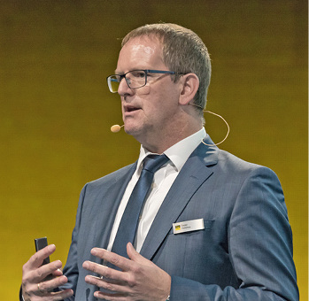 
9
 Dieter Hellekes: „Sollen bei vorgegebener Trinkwassergüte auch wesentliche Verbesserungen der Energieeffizienz erreicht werden, muss der gesamte Lebenszyklus, von der Zielfindung des Investors über Planung und Bau, aber auch der für die Gesamtkostenbetrachtung wesentlichste Teil, der Betrieb, unter hygienischen und energetischen Gesichtspunkten zugrunde gelegt werden.“ 



