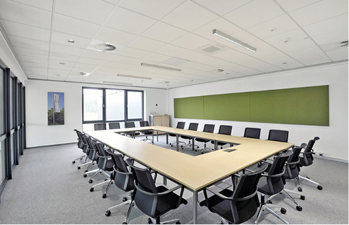 
5
 Der große Besprechungs- und Schulungsraum kann auch für externe Veranstaltungen gebucht werden. 



