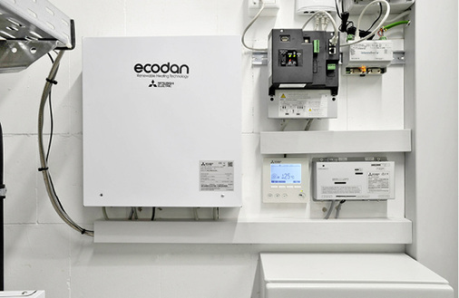 
7
 Die Regelungstechnik für die Klima- und Wärmepumpenanlage ist vollständig in die Gebäudeleittechnik integriert. 



