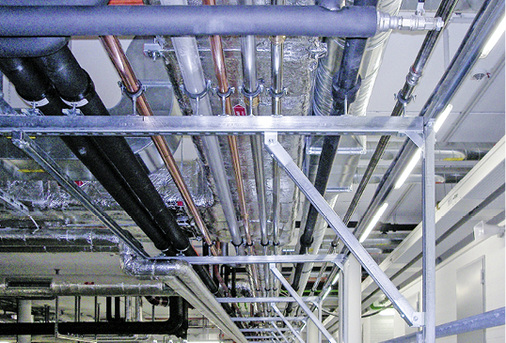 



3
 Gelenkhalter für den direkten Anschluss an Montageschienen. 
