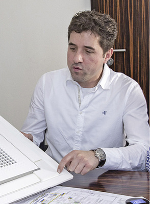 



5
 Dominik Jäker: „Mit der besseren Gebäudehülle für den KfW-55-Standard konnten wir nachweisen, dass in den Aufenthaltsräumen auf klassische Heizflächen ohne Behaglichkeitsdefizite vollständig verzichtetet und das VRV-System ganzjährig eine behagliche Temperierung gewährleisten kann.“ 
