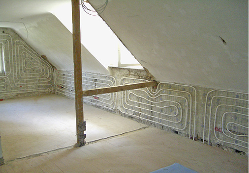 



2
 Weil es im Bestand mitunter schwierig ist, eine Fußbodenheizung unter Berücksichtigung aller Anforderungen und Wünsche zu realisieren, ist die Wandheizung als Alternative zur Fußbodenheizung entstanden. 
