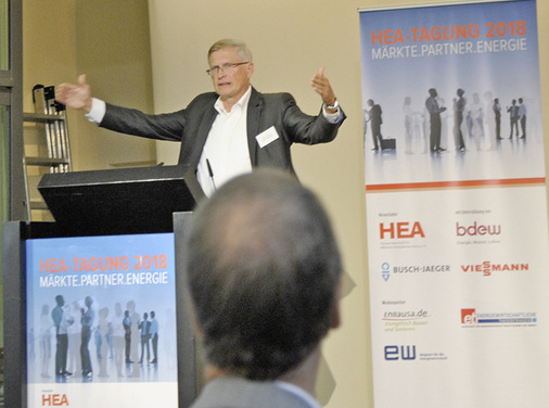 



2
 Martin Neumann: „Der Grundstein für Effizienz in Gebäuden wird buchstäblich bereits in Bildung und Ausbildung gelegt. Hier brauchen wir wieder mehr Qualität.“ 
