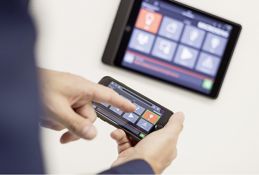 



3
 Auf dem Central Smart Lighting Controller arbeitet die Smart-Director-App. Sie steuert die Beleuchtung und Szenarien. 
