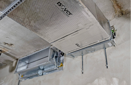 



7
 Die Climaver-A2-neto-Dämmplatten sind nichtbrennbar (Euroklasse A2-s1, d0), erfüllen die Anforderungen gemäß M-LüAR und sind im Bereich von Flucht- und Rettungswegen einsetzbar. Auch der direkte Anschluss an Brandschutzklappen ist möglich.
