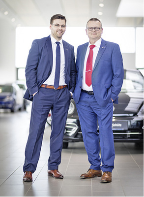 
6
 Christoph und Reiner Schütz (v. l.): Wir setzen seit 1990 auf Deckenstrahlplatten von Frenger. Bisher gab es noch keine Störung oder sonstige Beanstandung.



