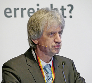 



2
 Hans Erhorn: „Die Forschungsprojekte zum Thema Wärmeschutz und Gebäudeenergieeffizienz waren den vom Gesetzgeber festgelegten Mindestanforderungen immer ein Stück voraus.“ 
