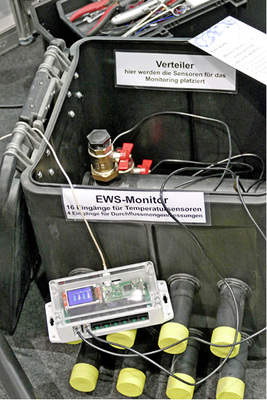 <p>
</p>

<p>
<span class="GVAbbildungszahl">5</span>
 Die meisten Hersteller von Wärmepumpen lehnen das permanente Monitoring einer Wärmepumpen-Anlage ab. Das Bohrunternehmen Burkhardt und der Geologe André Voutta haben deshalb ein nachrüstbares preisgünstiges Monitoring-Gerät mit Fernzugriff entwickelt. 
</p> - © Wolfgang Schmid

