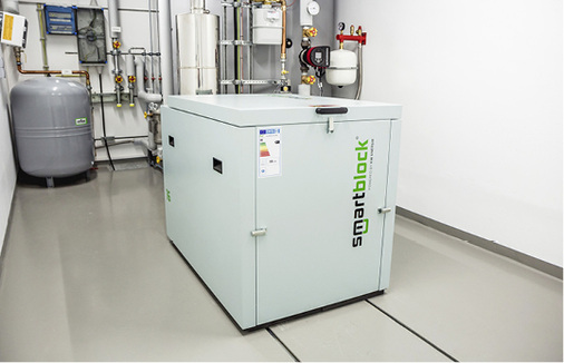 



2
 Das KWK-Modul mit einer elektrischen Leistung von 16 kW und einer thermischen Leistung von 38 kW sowie ein 99-kW-Spitzenlast-Heizkessel wurden in einer auf dem Parkplatz des Hotels aufgestellten Energiezentrale untergebracht. 
