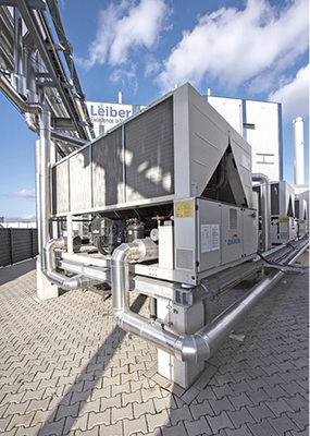 



2
 Die Kaltwassersätze sind in der Master-Slave-Regelung verbunden und bündeln ihre Leistung auf einem gemeinsamen Sammelrohr. 
