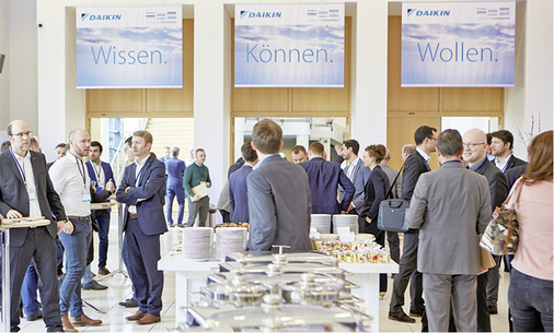 <p>
</p>

<p>
<span class="GVAbbildungszahl">3</span>
 Rund 350 Teilnehmer aus der Kälte- und Klimabranche kamen zur 5. Leading Air Convention im Estrel Hotel Berlin. 
</p> - © Daikin

