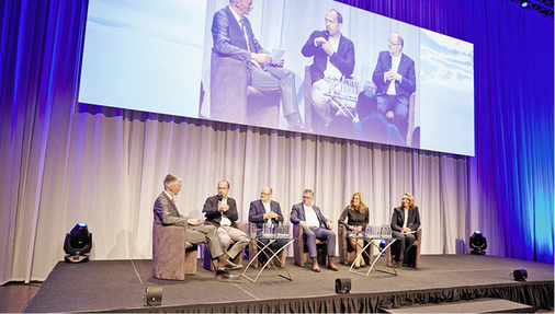 



5
 Auf dem Podium diskutierten die Teilnehmer zum Thema Energieeffizienz als Baukostentreiber. 
