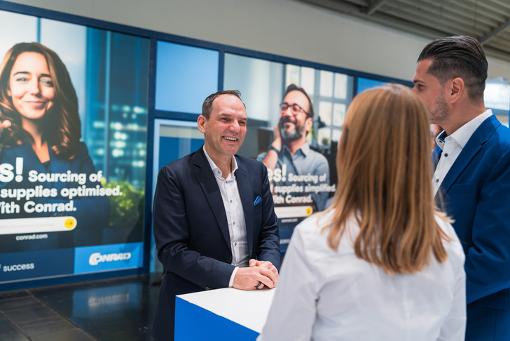 Zeit und Geld im Einkauf sparen: Unter der Leitung von CEO Ralf Bühler hat sich Conrad zur B2B-Beschaffungsplattform transformiert.