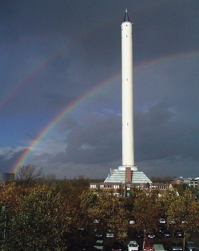Symbol der Dynamik — der 146 m hohe Fallturm des Zentrums für angewandte Raumfahrttechnologie und Mikrogravitation. - Uni Bremen - © Uni Bremen
Symbol der Dynamik — der 146 m hohe Fallturm des Zentrums für angewandte Raumfahrttechnologie und Mikrogravitation. - Uni Bremen - © Uni Bremen