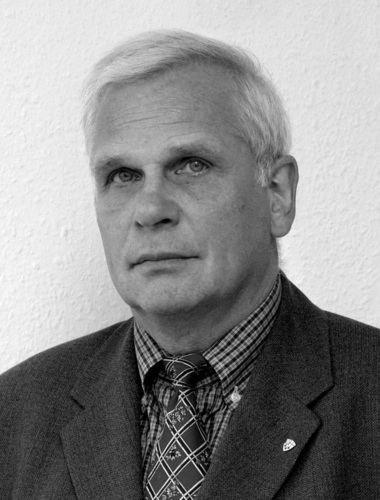 Achim Trogisch
Prof. Dr.-Ing., lehrt an der Hochschule für Technik und Wirtschaft Dresden (FH) im Fachbereich Maschinenbau/Verfahrenstechnik auf dem Gebiet TGA. Telefon (03 51) 4 62 27 89 E-Mail: trogisch@mw.htw-dresden.de www.htw-dresden.de/mb Achim Trogisch
Prof. Dr.-Ing., lehrt an der Hochschule für Technik und Wirtschaft Dresden (FH) im Fachbereich Maschinenbau/Verfahrenstechnik auf dem Gebiet TGA. Telefon (03 51) 4 62 27 89 E-Mail: trogisch@mw.htw-dresden.de www.htw-dresden.de/mb
