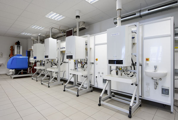 Blick in den Praxisbereich im Buderus-Trainingscenter München. - Buderus