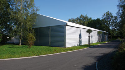 Eine der mobilen Hallen auf dem Howatherm-Werksgelände. - Howatherm