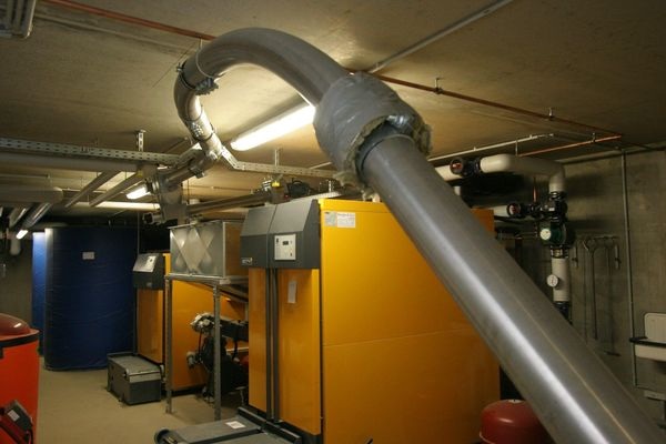 Heizzentrale mit zwei Holzpellet-Heizkesseln. - Cofely