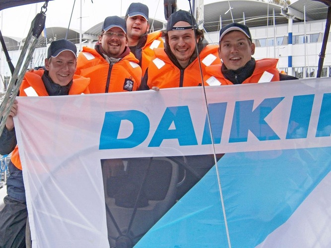 Jurygewinner bei Teamplay@work: Die Altruja GmbH als gestärktes Team nach dem gemeinsamen Segeltörn. - Daikin - © Daikin
