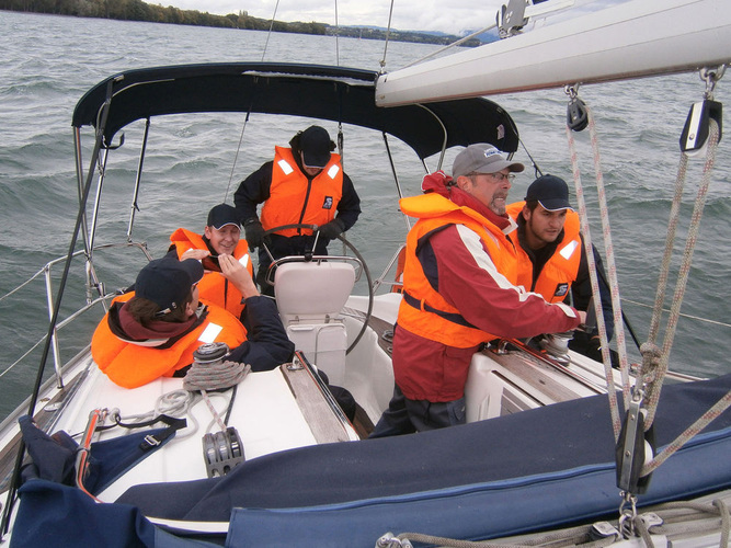 Trotz stürmischem Wetter und kalten Temperaturen hält das Team von Altruja den Kurs beim Segeln. - Daikin - © Daikin
