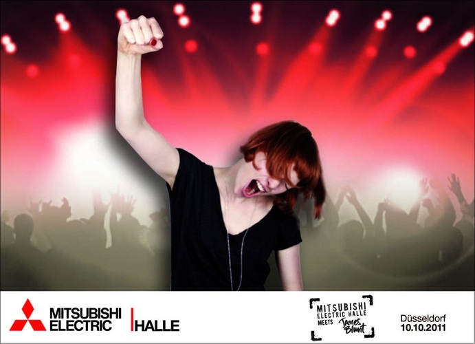 Jeder konnte währende der Eröffnungsfeier ein Star sein und auf einer virtuellen Bühne posieren. - Mitsubishi Electric