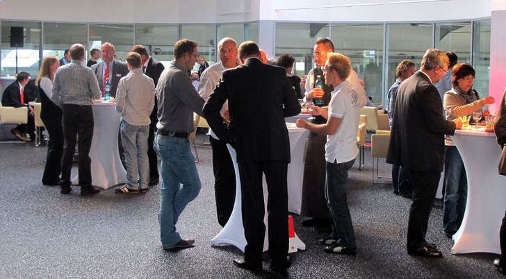 ACO Haustechnik versteht seine Veranstaltungen als anregenden Erfahrungsaustausch, der den Teilnehmern die Möglichkeit gibt, mit den Kollegen zu diskutieren und neue Lösungswege zu finden. - ACO Haustechnik - © ACO Haustechnik
ACO Haustechnik versteht seine Veranstaltungen als anregenden Erfahrungsaustausch, der den Teilnehmern die Möglichkeit gibt, mit den Kollegen zu diskutieren und neue Lösungswege zu finden. - ACO Haustechnik - © ACO Haustechnik