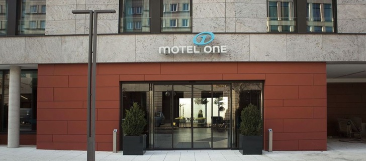 Das im November 2011 eröffnete Motel One Stuttgart-Hauptbahnhof mit 231 Zimmern ist das neuste Haus der Hotel-Kette. - Kaldewei - © Kaldewei
