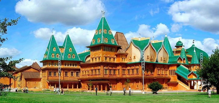 Die verwinkelte Architektur des hölzernen Palastes des Zaren Alexej Michailowitsch erforderte ein kleinteiliges Klimakonzept. - Ciat - © Ciat
