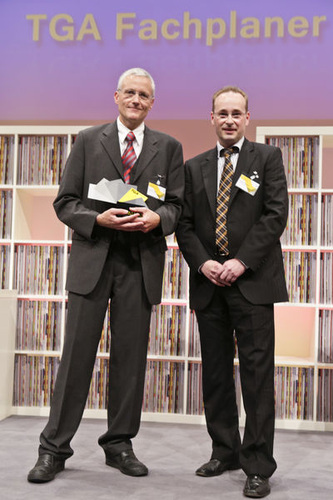 Michael Voigt und Jochen Vorländer bei der Preisverleihung. - Deutsche Fachpresse/Thomas Fedra - © Deutsche Fachpresse/Thomas Fedra
Michael Voigt und Jochen Vorländer bei der Preisverleihung. - Deutsche Fachpresse/Thomas Fedra - © Deutsche Fachpresse/Thomas Fedra