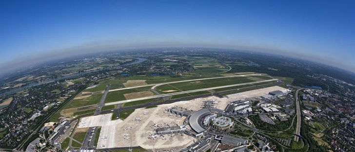 Luftbild des Flughafen Düsseldorf. - Ansgar van Treeck, Düsseldorf International - © Ansgar van Treeck, Düsseldorf International
