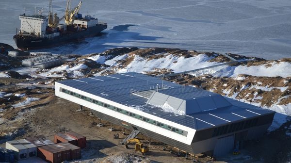 Forschungsstation Bharati in der Antarktis. - Kaefer