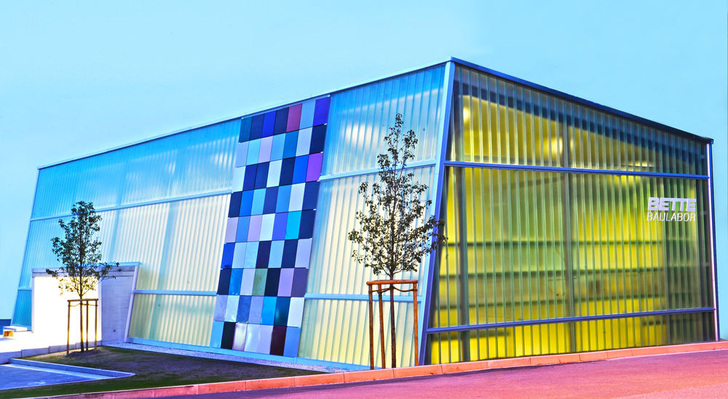Bettebaulabor: Neues Schulungs- und Besucherzentrum auf dem Firmengelände des Delbrücker Stahl/Email-Spezialisten Bette. - Bette - © Bette
Bettebaulabor: Neues Schulungs- und Besucherzentrum auf dem Firmengelände des Delbrücker Stahl/Email-Spezialisten Bette. - Bette - © Bette