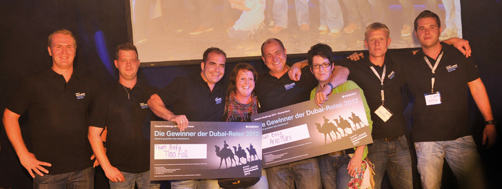 Die Gesamtsieger Arno Marx und Timo Foll aus Mannheim (Becker, Idar Oberstein) mit den Siegern aus Hamm (links) Pierre Richter und Benedikt Schrör (H. G. Merschmann, Delbrück-Ostenland) und aus Berlin (rechts) Andreas Bachmann und Christian Stärk (Karl Stärk, Lauchringen). - Geberit