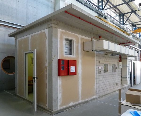 ...im Prüflabor der Hochschule Lausitz. - Eipos