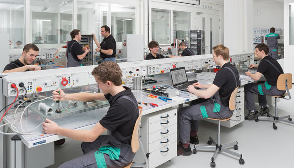 Das Equipment in der “Talentschmiede“ ist auf dem neuesten Stand der Technik. - Hansgrohe / Braxart.de - © Hansgrohe / Braxart.de
Das Equipment in der “Talentschmiede“ ist auf dem neuesten Stand der Technik. - Hansgrohe / Braxart.de - © Hansgrohe / Braxart.de