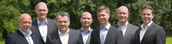 Stefan Thiel, Leiter Vertrieb Buderus Deutschland (2. v.l.) mit den Leitern der neuen Vertriebsregionen: Heinz-Christian Fink, Tilman Faust, Bernd Haller, Stefan Weber, Jürgen Strölin und Alexander Wuthnow (v.l.). - Buderus