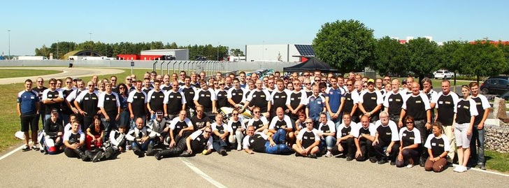 Fahrspaß und Sonne pur: Die Teilnehmer der 2. Remeha-Race-Days. - © Remeha
Fahrspaß und Sonne pur: Die Teilnehmer der 2. Remeha-Race-Days. - Remeha