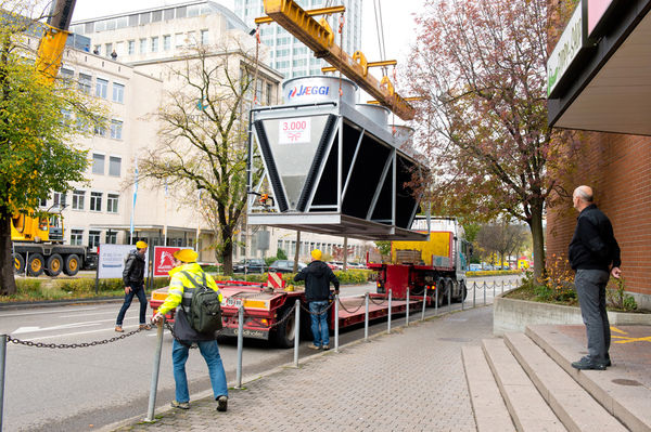 Anlieferung... - © Jaeggi
 Anlieferung... - Jaeggi