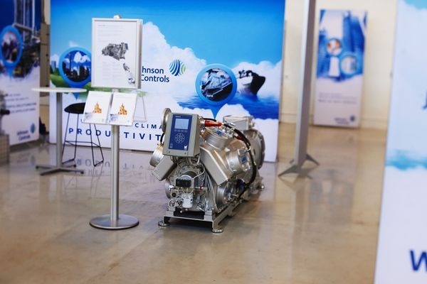 Kolbenkompressor mit Unisab Steuerung (SMC-108E). - Johnson Controls