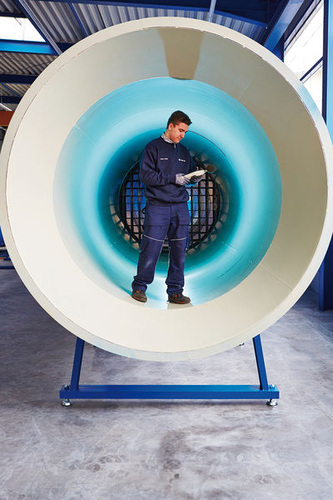 Einbringung von Widerständen zur Druckerhöhung für eine Kennlinienmessung in einem der beiden Rohrprüfstande des neuen Forschungs- und Entwicklungszentrum in Boxberg-Windischbuch. - Systemair - © Systemair
Einbringung von Widerständen zur Druckerhöhung für eine Kennlinienmessung in einem der beiden Rohrprüfstande des neuen Forschungs- und Entwicklungszentrum in Boxberg-Windischbuch. - Systemair - © Systemair