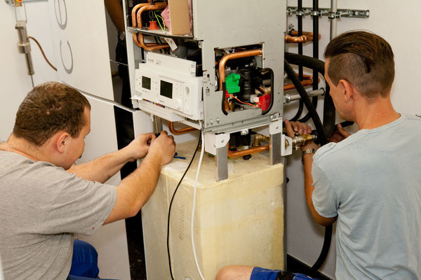 Alle Komponenten der Energiezentrale Logapower FC10 sind modular aufgebaut und vormontiert. (Quelle: Buderus) - © Buderus
 Alle Komponenten der Energiezentrale Logapower FC10 sind modular aufgebaut und vormontiert. (Quelle: Buderus) - Buderus