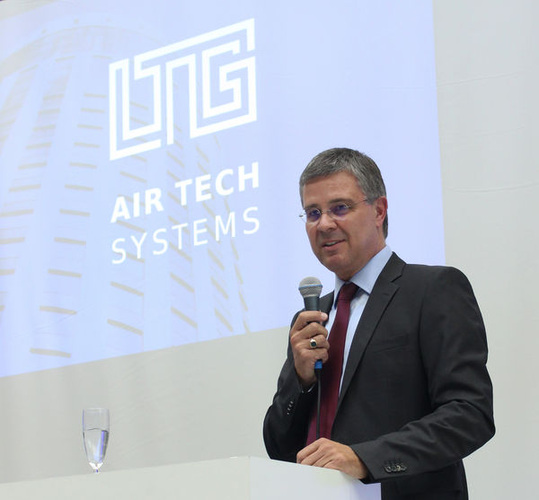 Wolf Hartmann, Vorstandsvorsitzender der LTG, bei der Präsentation des neuen LTG-Firmenlogos. - LTG - © LTG
