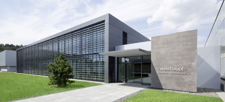 Über 15 Mio. Euro hat Weishaupt für die Neugestaltung und Erweiterung des Forschungs- und Entwicklungszentrums in Schwendi investiert. - Weishaupt - © Weishaupt
Über 15 Mio. Euro hat Weishaupt für die Neugestaltung und Erweiterung des Forschungs- und Entwicklungszentrums in Schwendi investiert. - Weishaupt - © Weishaupt