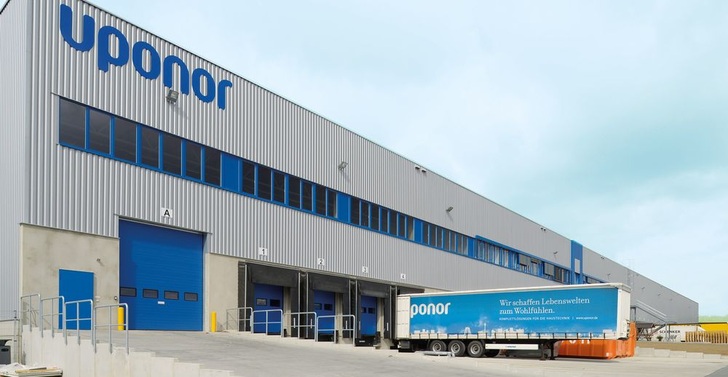 Das neue Logistikzentrum der Uponor GmbH am Firmenhauptsitz in Haßfurt. - Uponor - © Uponor
